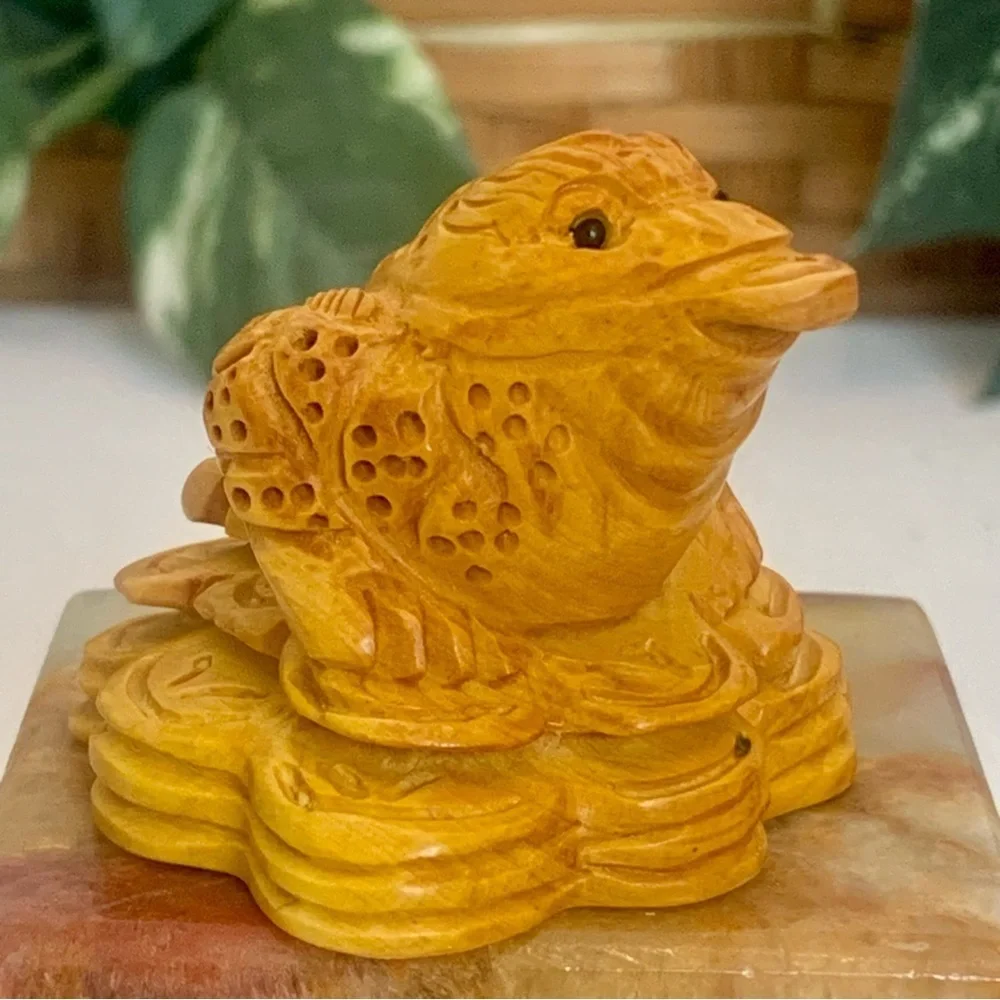 Vintage Boxwood Money Frog Netsuke Animal Figurine Hand Carved Wooden Figure 2
